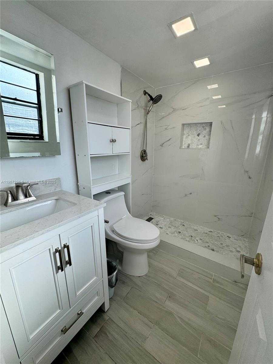 Small Image of 18250 MEDITERRANEAN BLVD #8-15, Hialeah Number 13