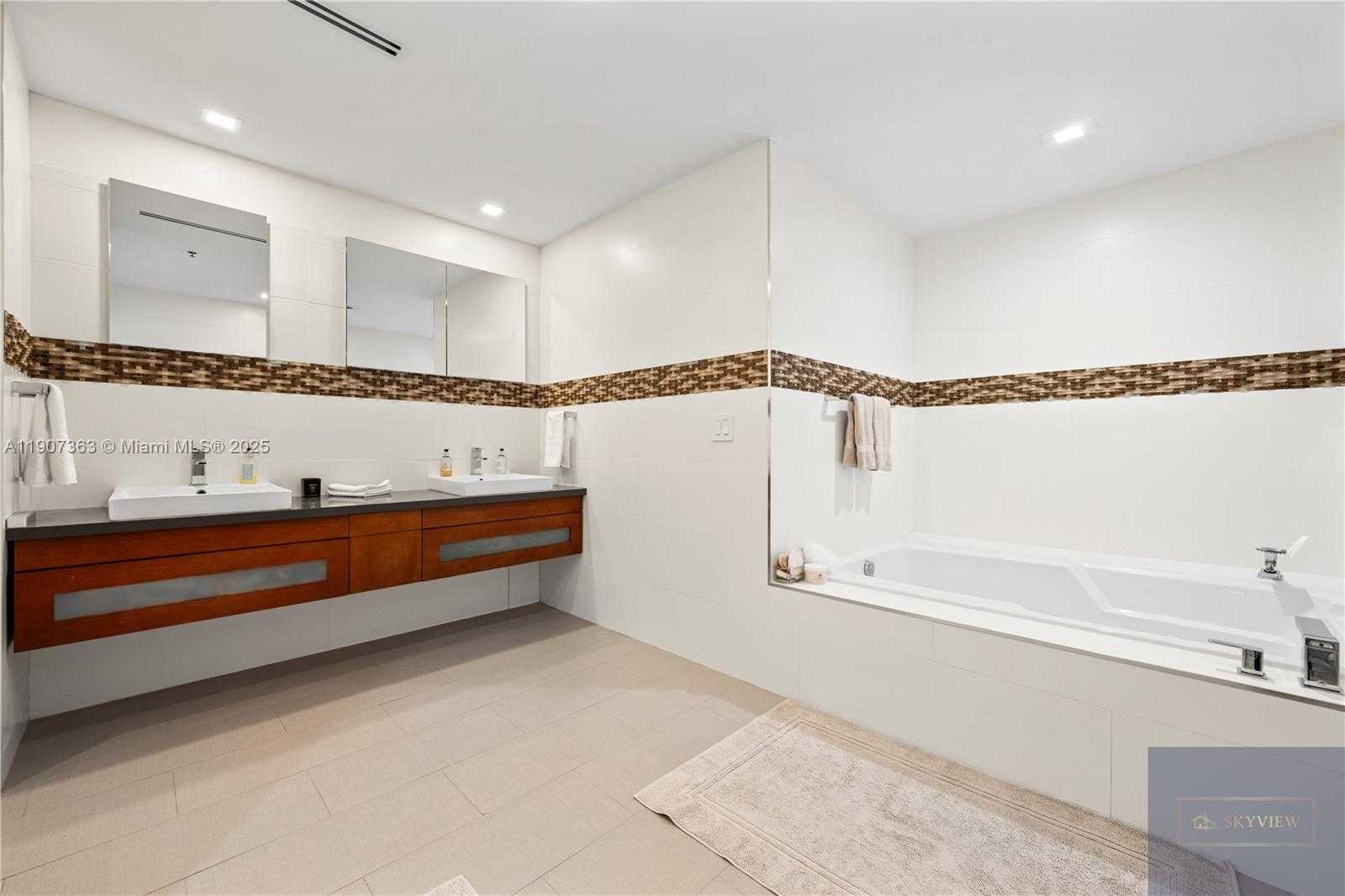 Small Image of 2236 FISHER ISLAND DR #3306, Miami Beach Number 30
