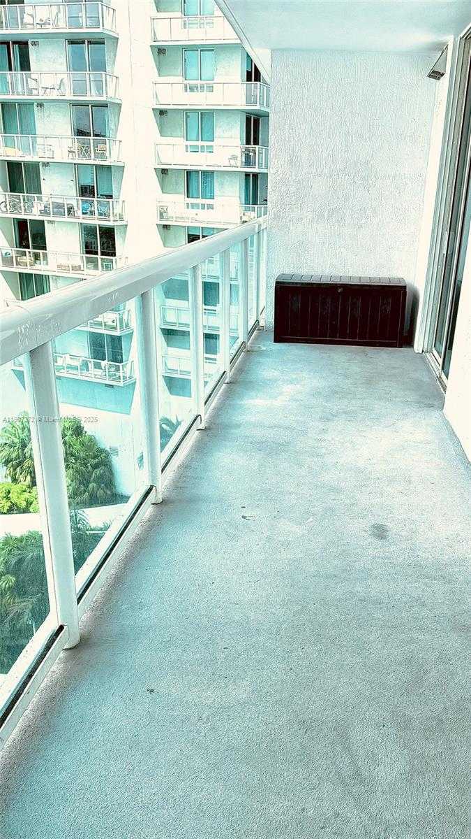 Small Image of 1800 NORTH BAYSHORE DR #1906, Miami Number 9