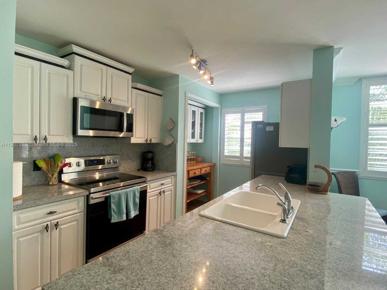 Small Image of 19655 EAST COUNTRY CLUB DR #6401, Aventura Number 3