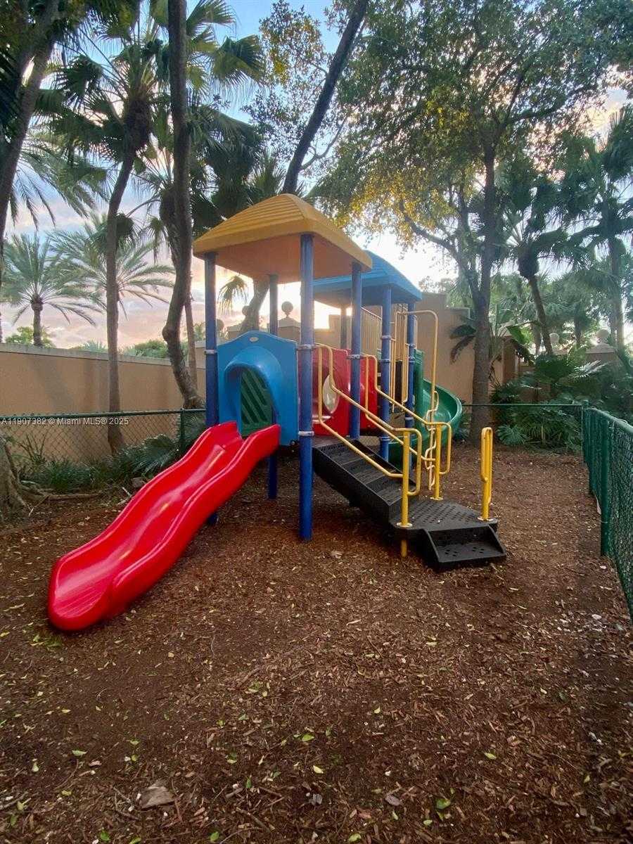 Small Image of 19655 EAST COUNTRY CLUB DR #6401, Aventura Number 32