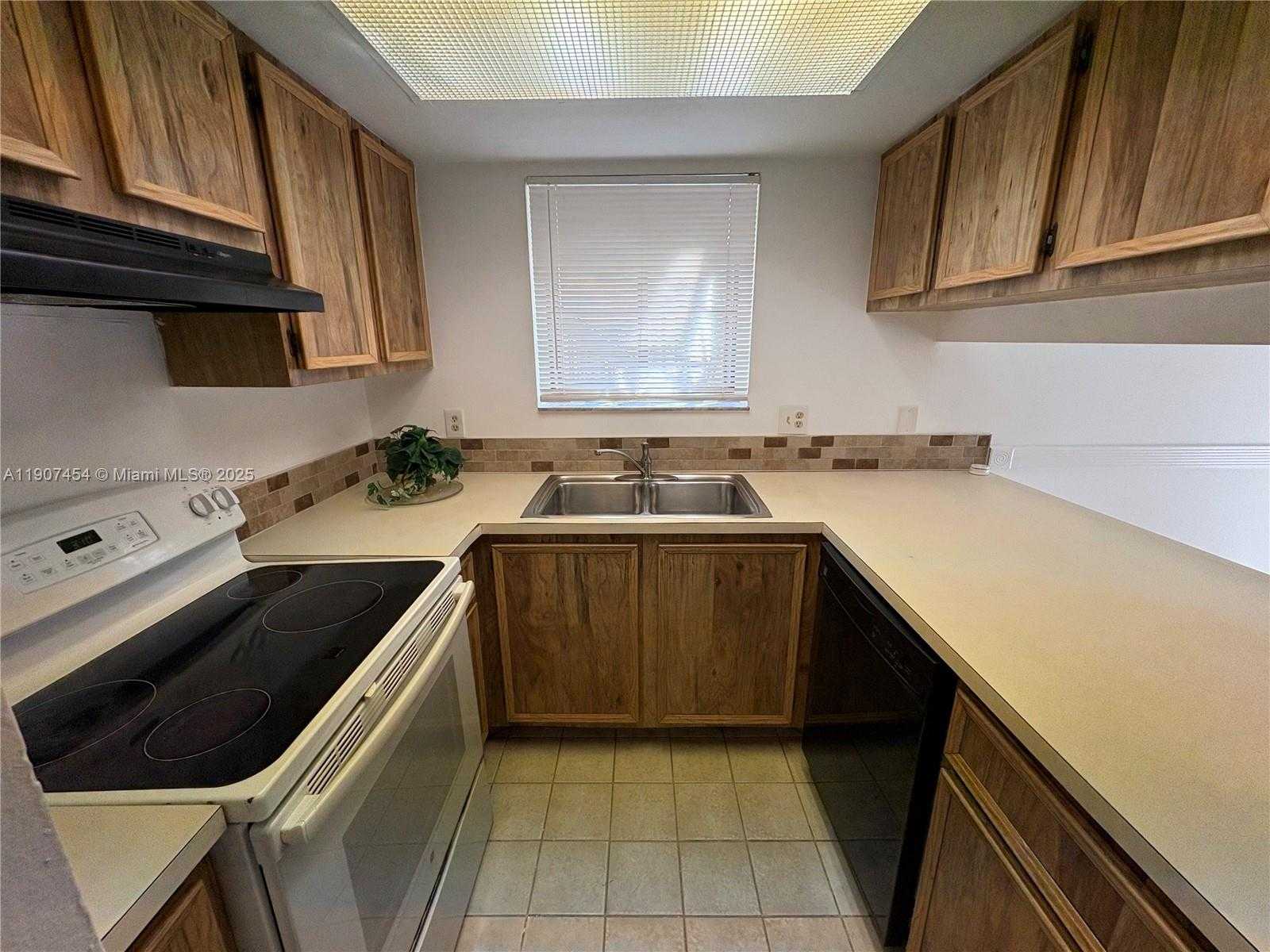 Small Image of 8444 SHADOW CT #4-3, Coral Springs Number 15