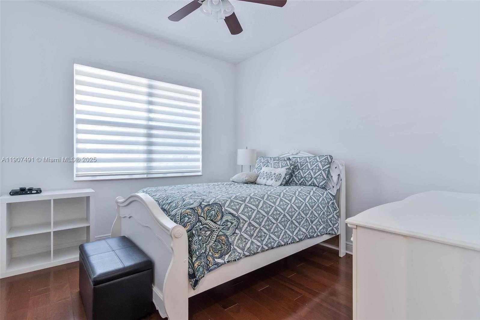 Small Image of 12448 NORTH WEST 17TH MNR, Pembroke Pines Number 16