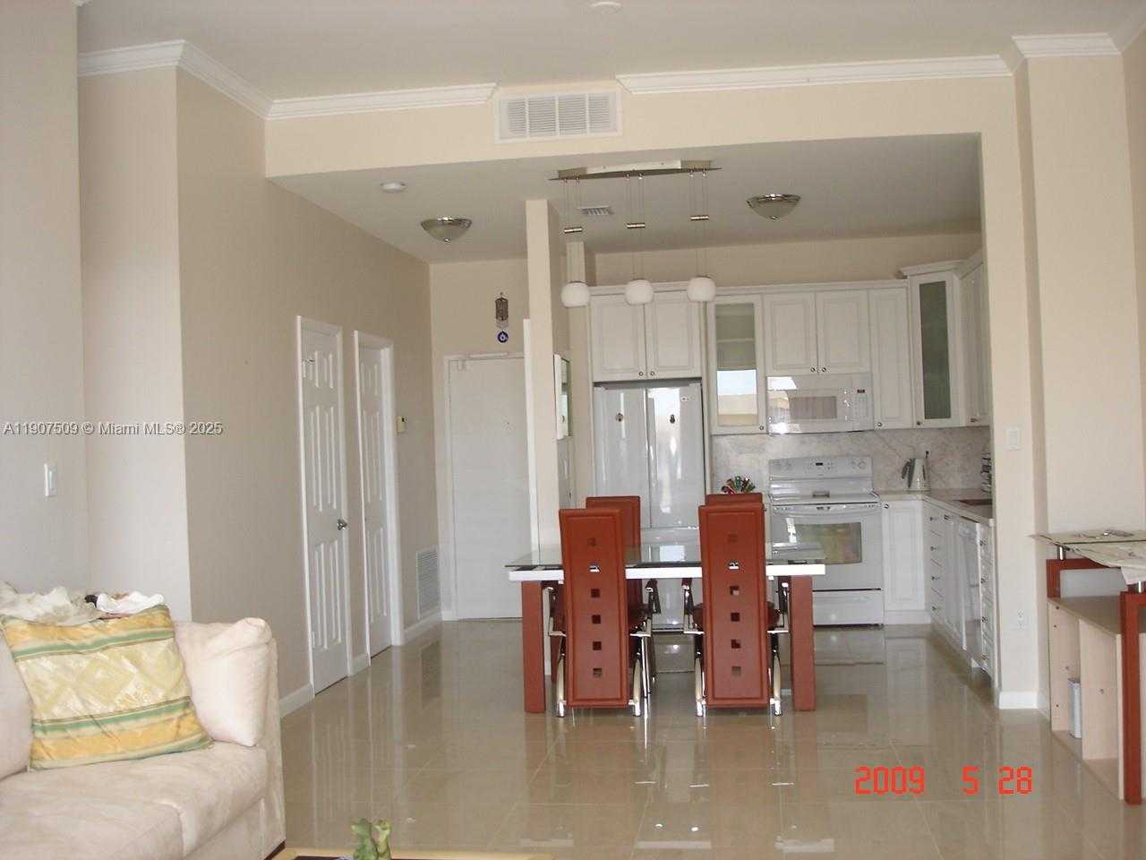Small Image of 18061 BISCAYNE BLVD #PH03, Aventura Number 2
