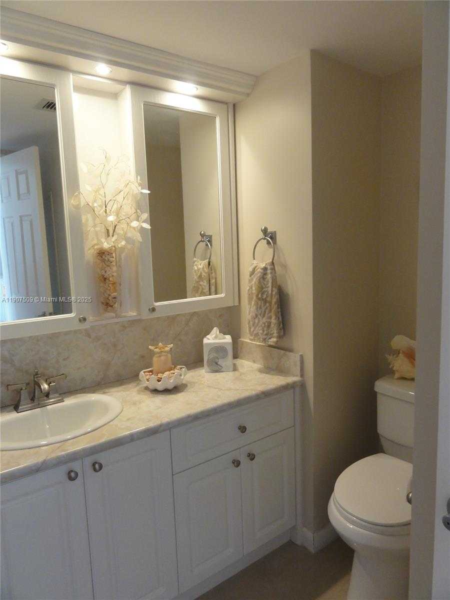 Small Image of 18061 BISCAYNE BLVD #PH03, Aventura Number 6