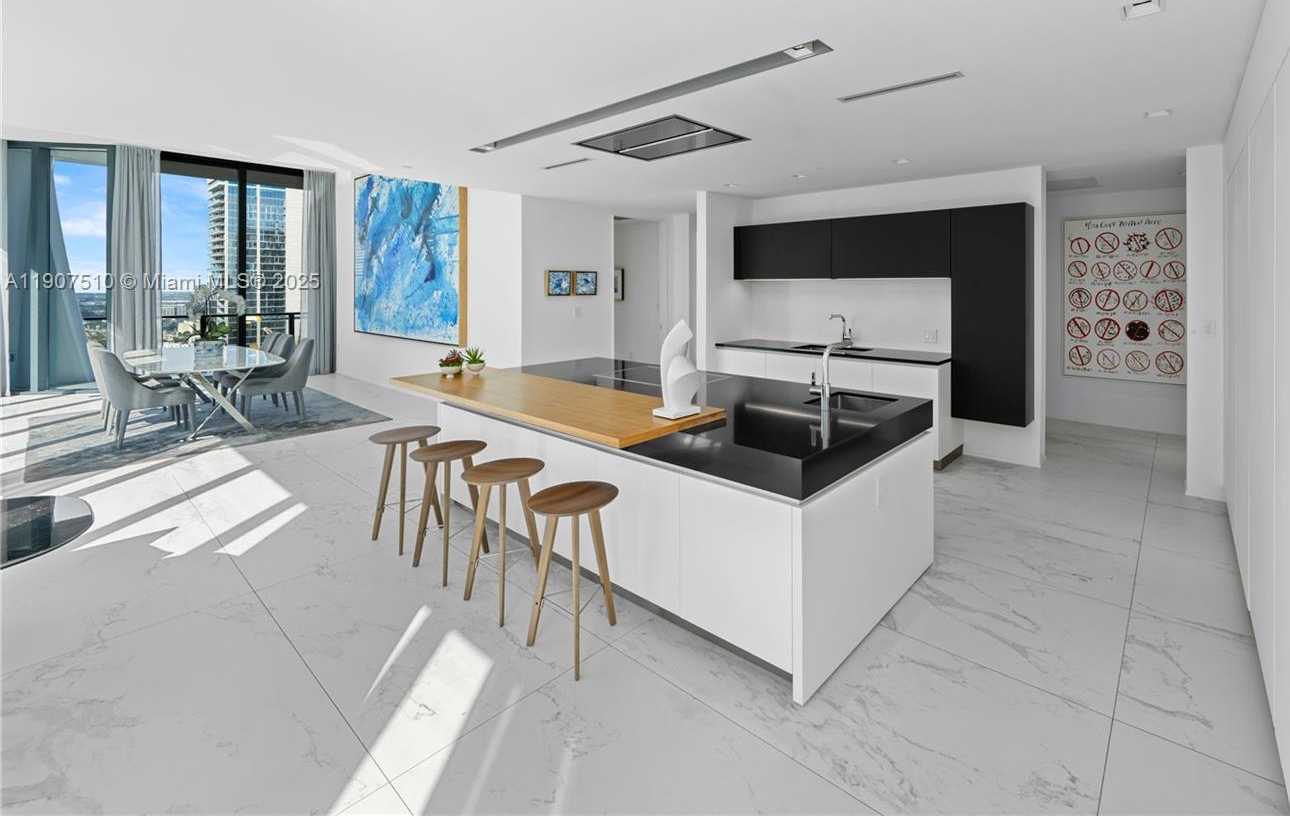 Small Image of 1000 BISCAYNE BLVD #LPH 4901, Miami Number 31