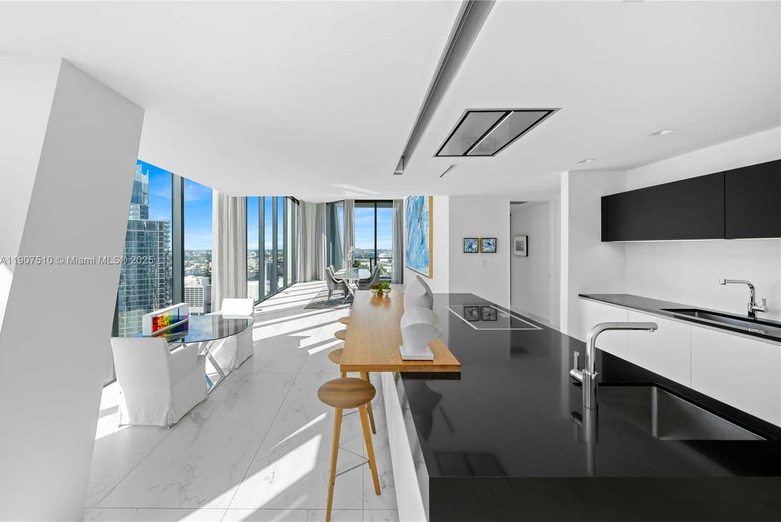 Small Image of 1000 BISCAYNE BLVD #LPH 4901, Miami Number 32