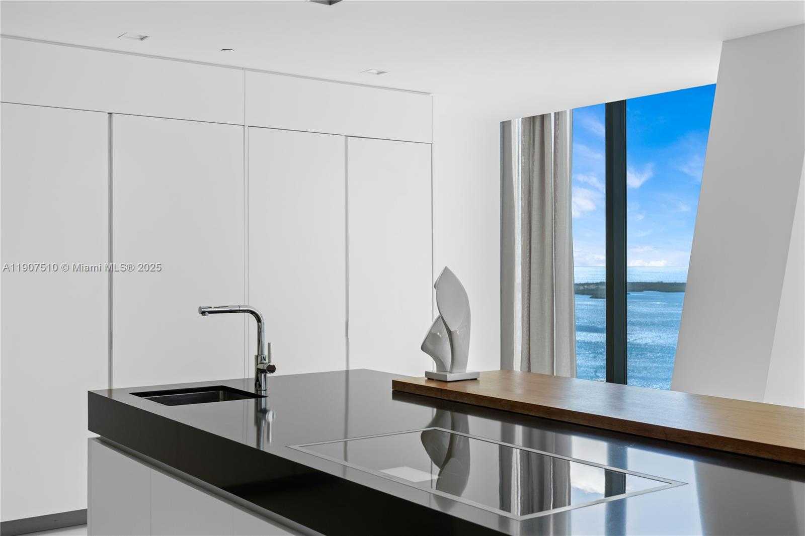 Small Image of 1000 BISCAYNE BLVD #LPH 4901, Miami Number 34