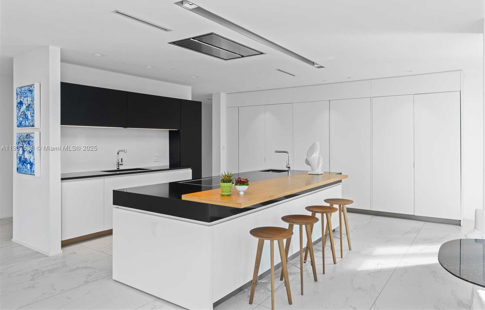 Small Image of 1000 BISCAYNE BLVD #LPH 4901, Miami Number 36