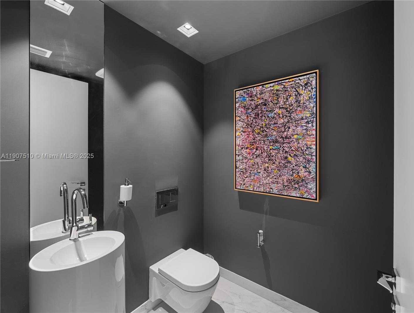 Small Image of 1000 BISCAYNE BLVD #LPH 4901, Miami Number 39