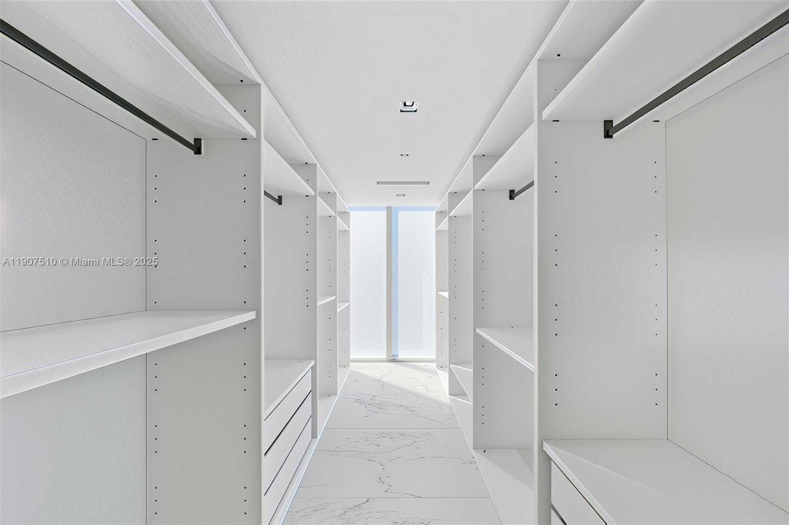 Small Image of 1000 BISCAYNE BLVD #LPH 4901, Miami Number 48