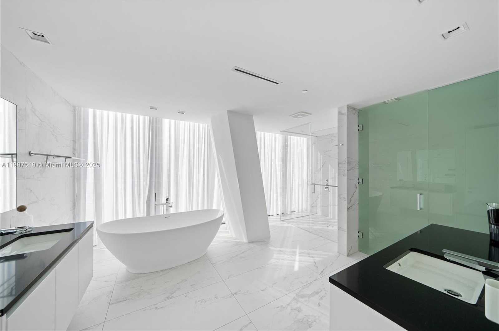 Small Image of 1000 BISCAYNE BLVD #LPH 4901, Miami Number 6