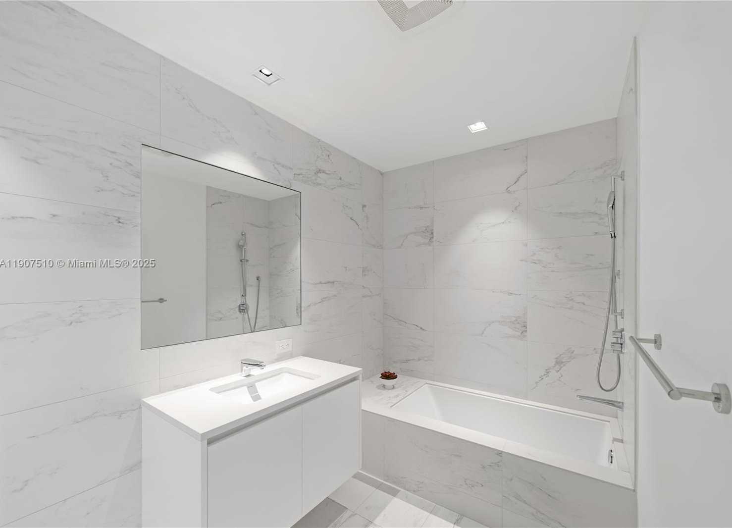 Small Image of 1000 BISCAYNE BLVD #LPH 4901, Miami Number 60