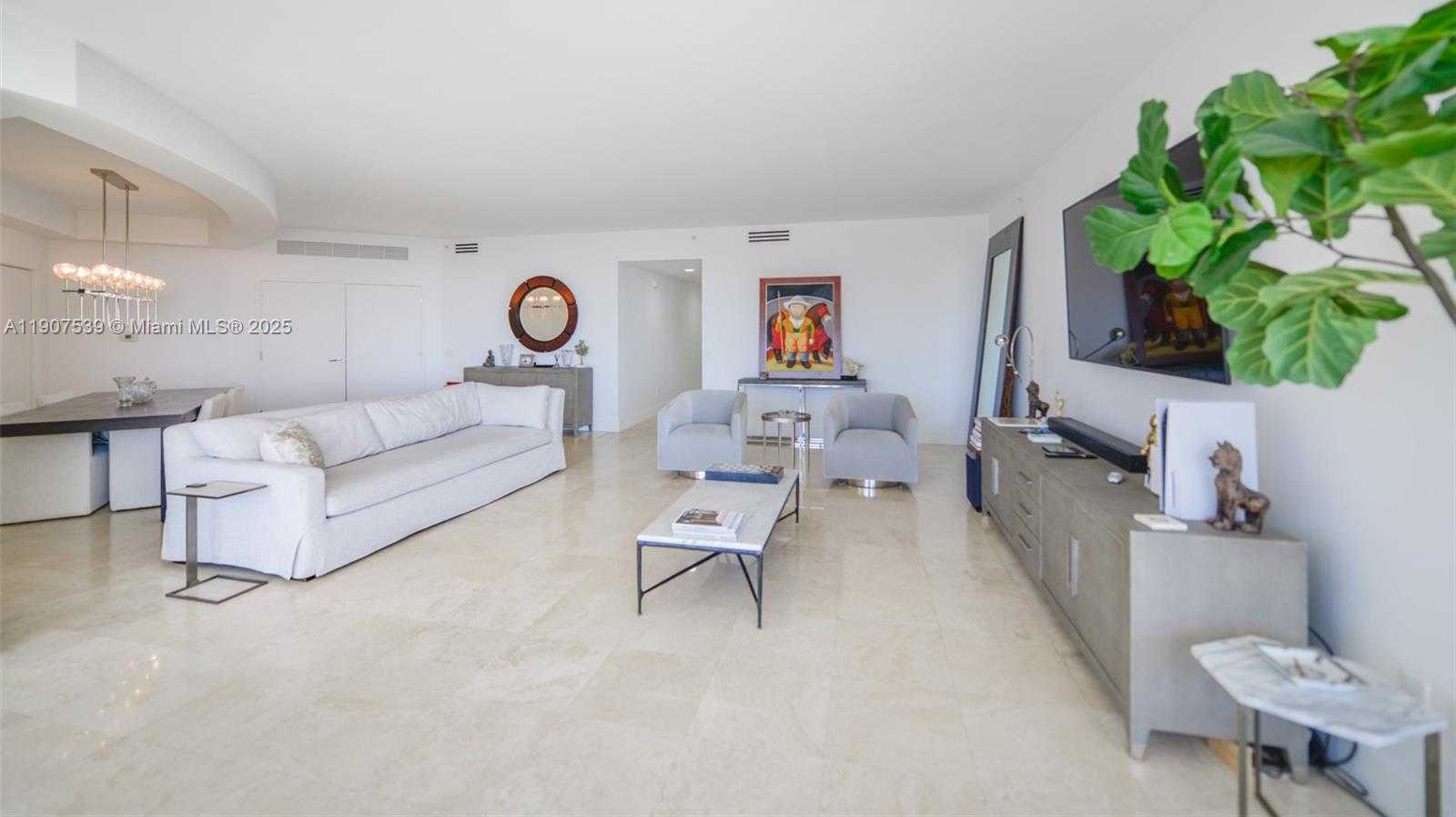 Small Image of 21050 POINT PL #702, Aventura Number 1