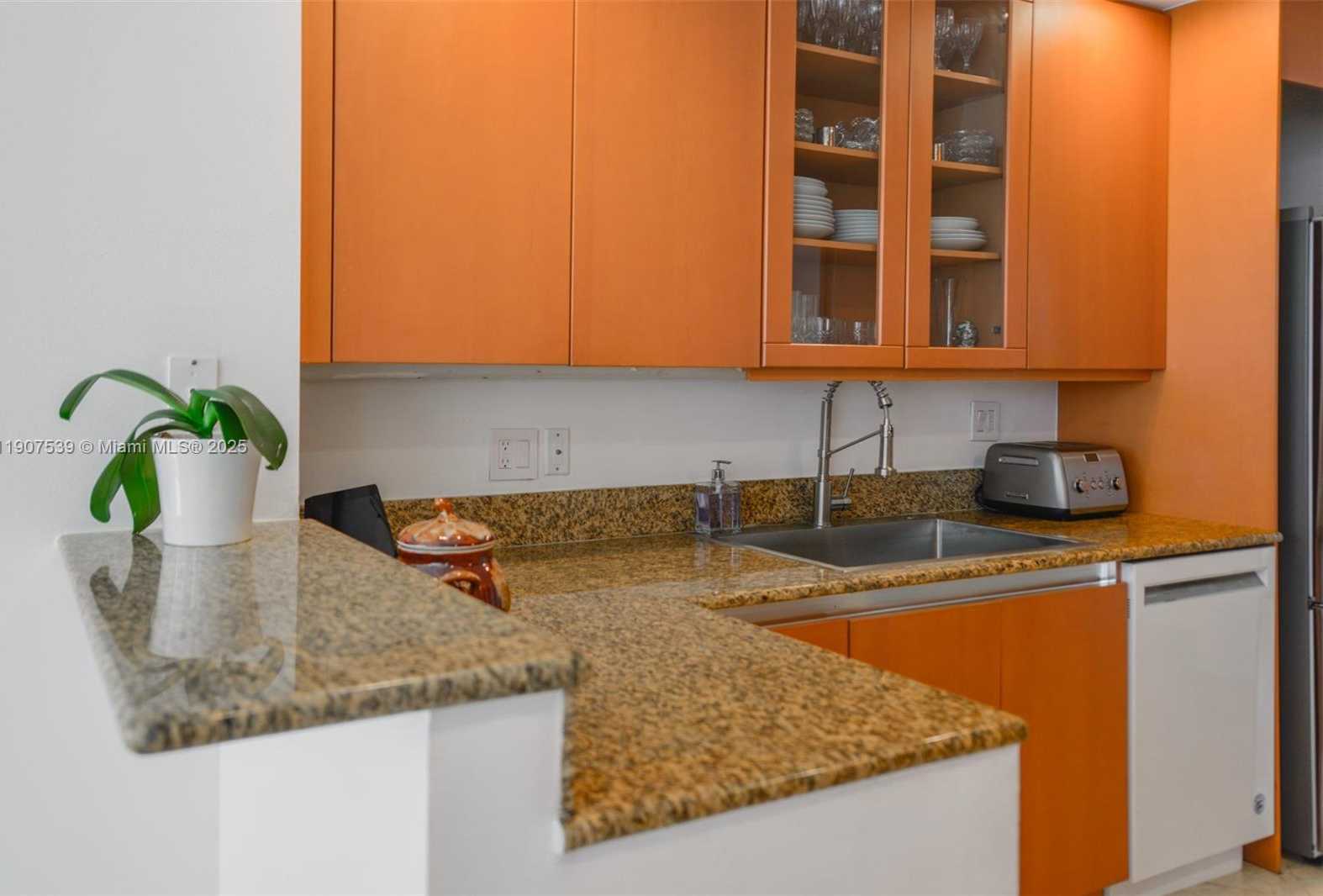 Small Image of 21050 POINT PL #702, Aventura Number 10