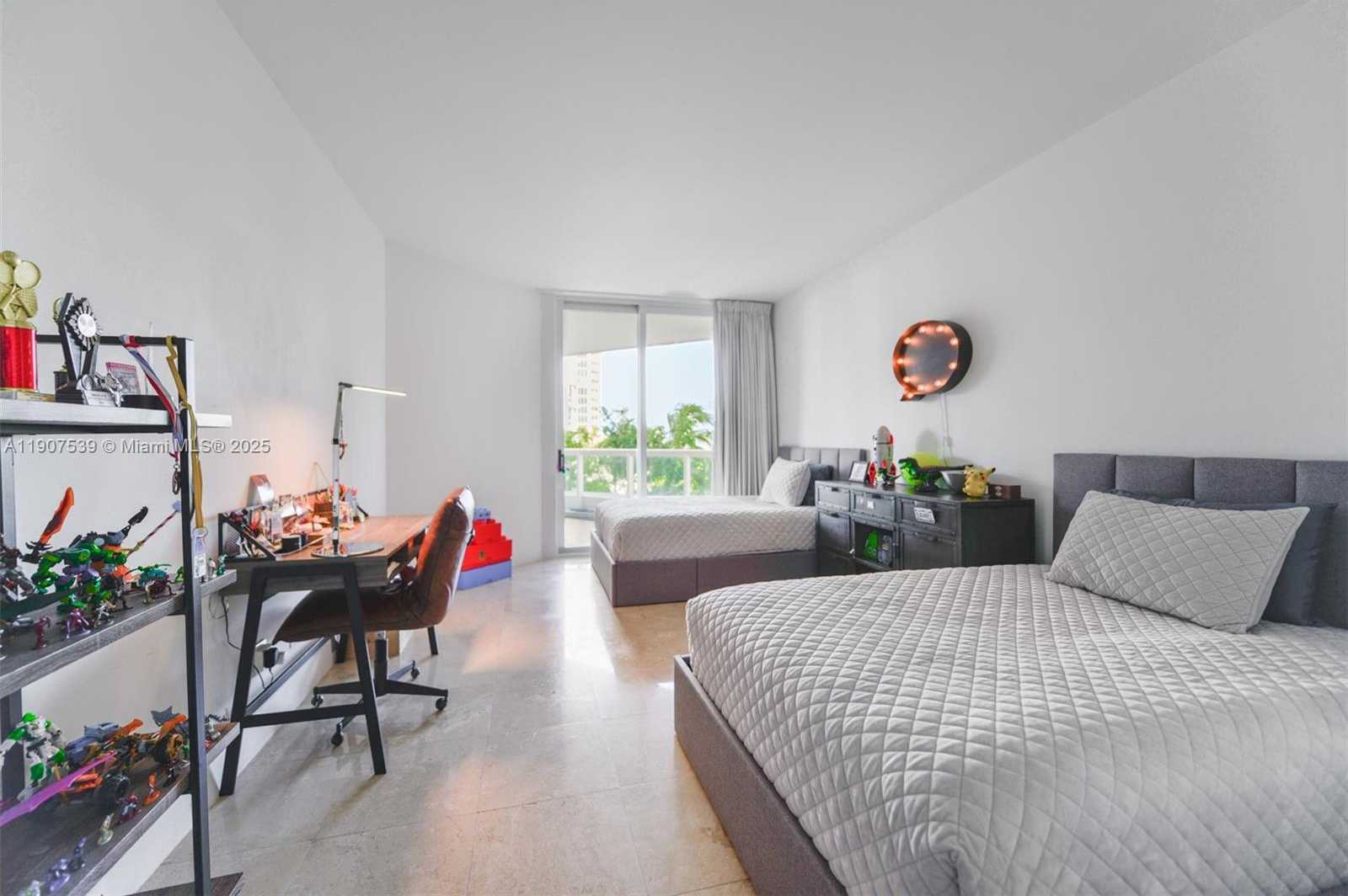 Small Image of 21050 POINT PL #702, Aventura Number 16