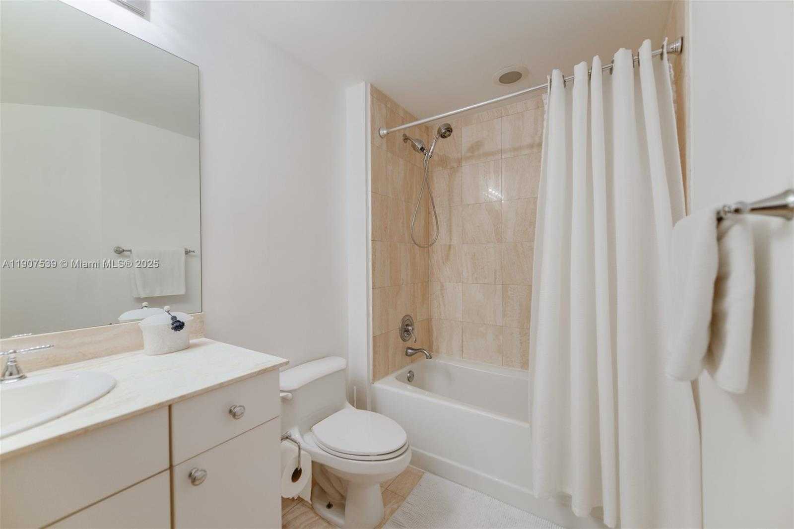 Small Image of 21050 POINT PL #702, Aventura Number 18