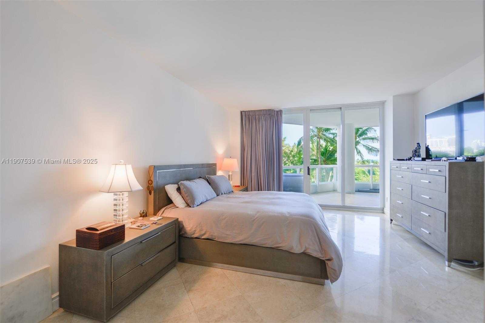 Small Image of 21050 POINT PL #702, Aventura Number 21