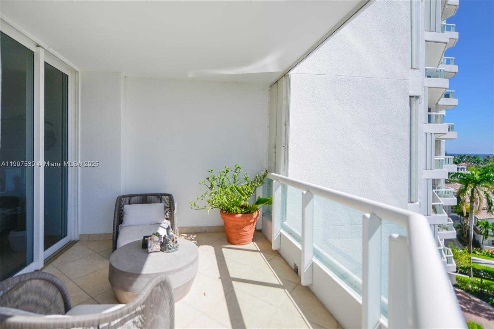 Small Image of 21050 POINT PL #702, Aventura Number 30