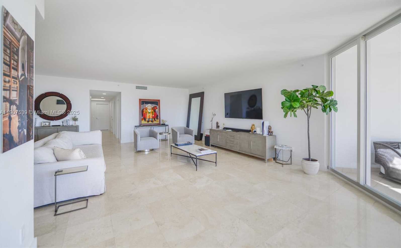 Small Image of 21050 POINT PL #702, Aventura Number 5