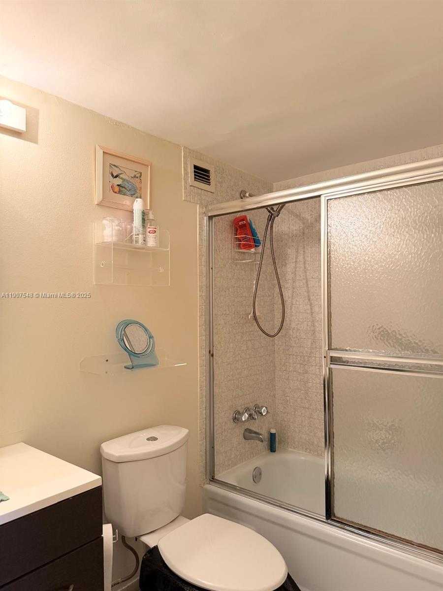 Small Image of 501 THREE ISLANDS BLVD #305, Hallandale Beach Number 10