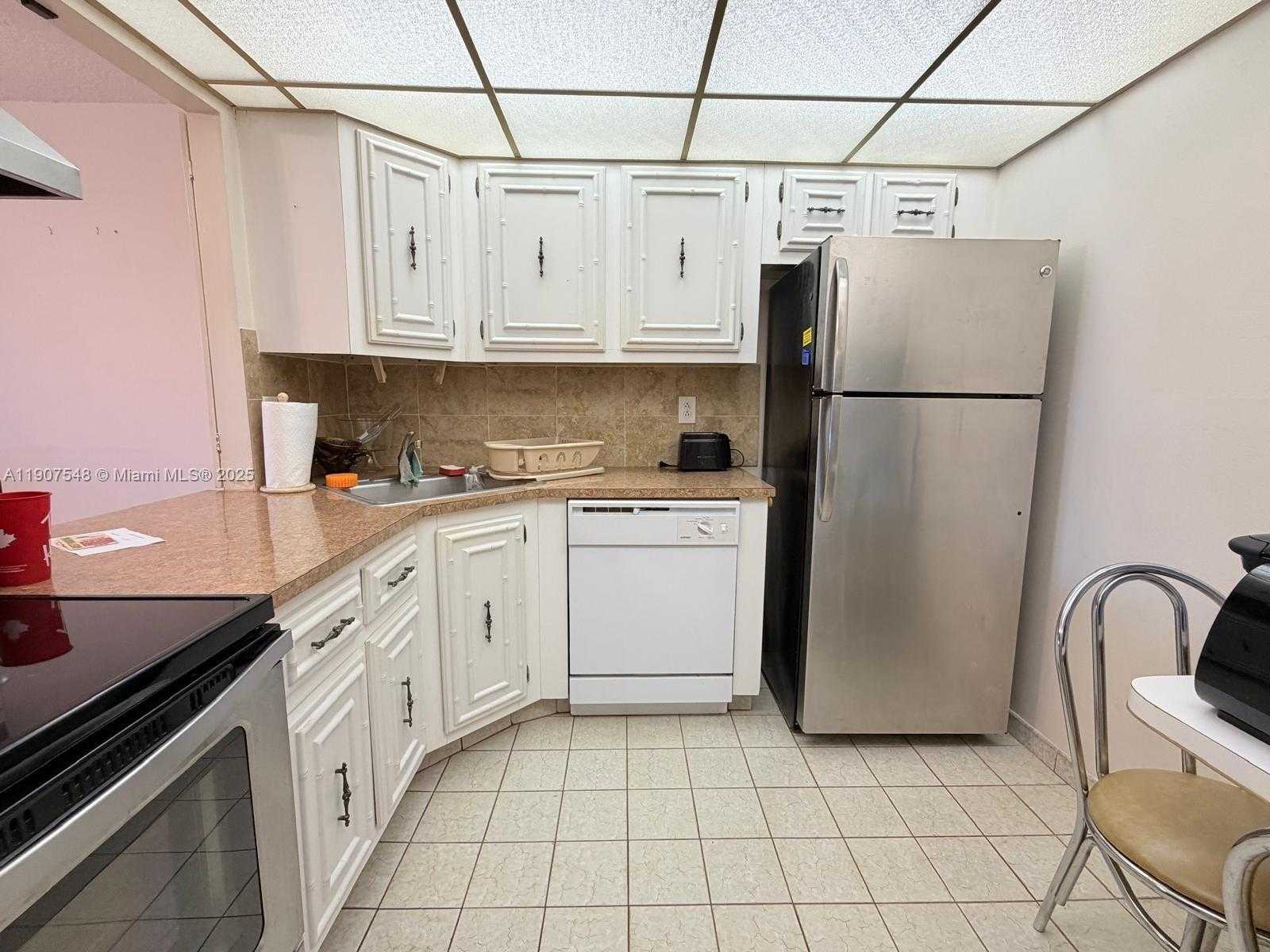 Small Image of 501 THREE ISLANDS BLVD #305, Hallandale Beach Number 4