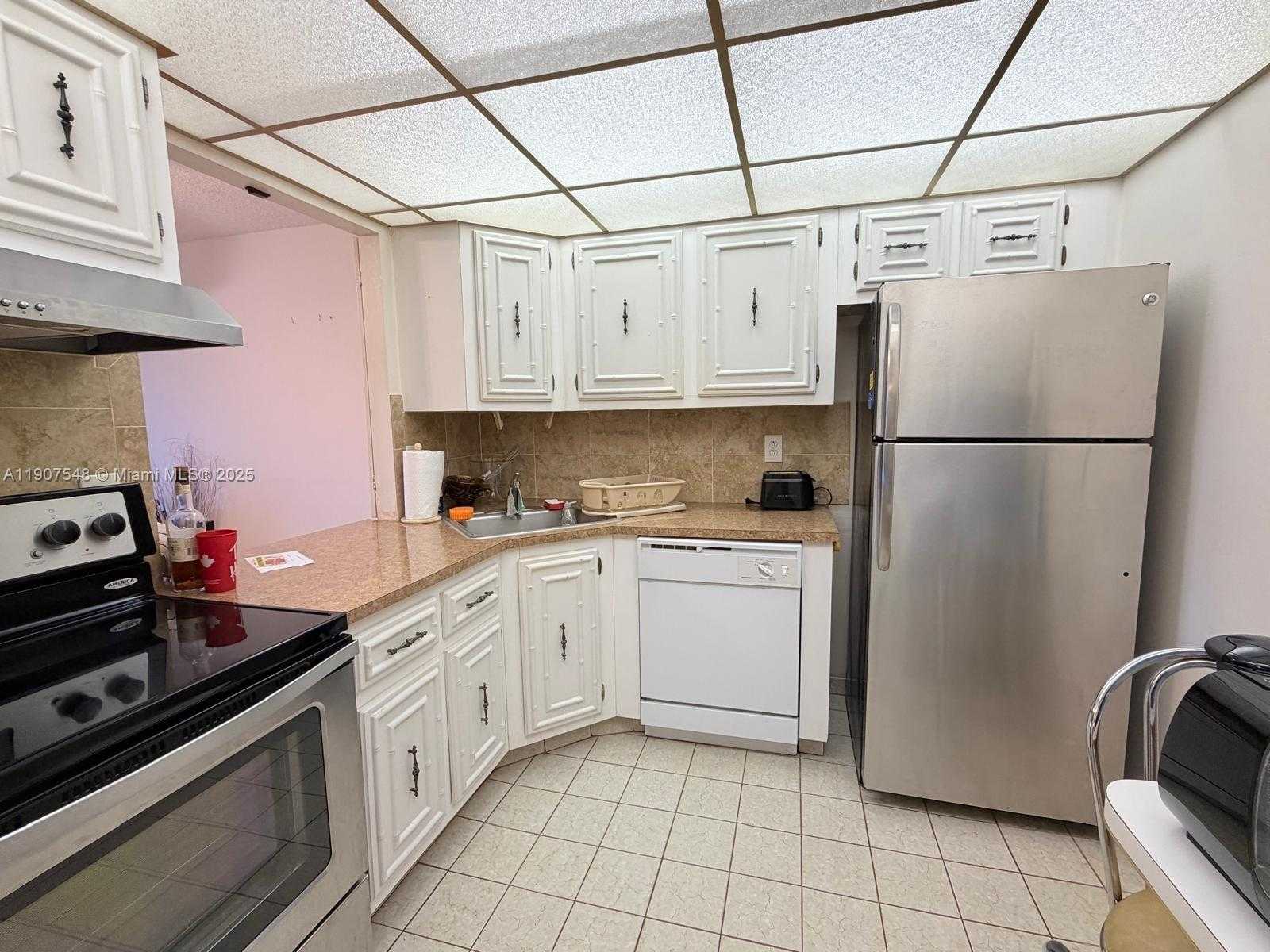 Small Image of 501 THREE ISLANDS BLVD #305, Hallandale Beach Number 5