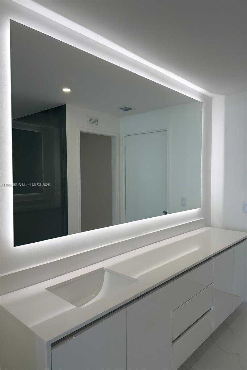 Small Image of Miami Number 27