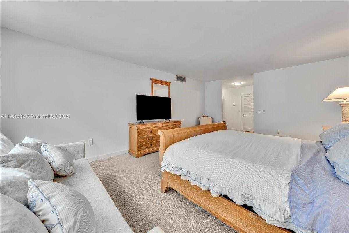 Small Image of 9801 COLLINS AVE #14Y, Bal Harbour Number 47