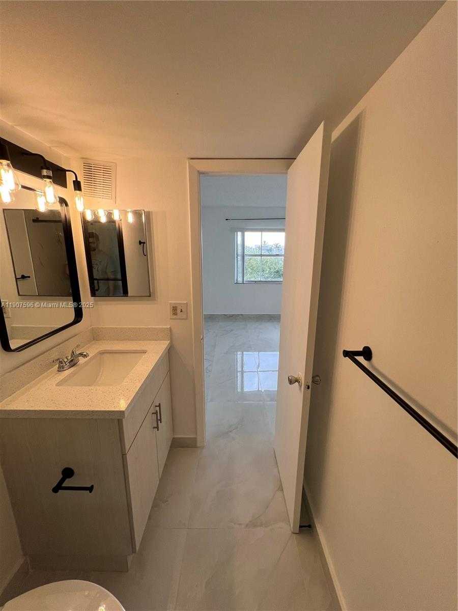 Small Image of 8260 SOUTH WEST 210TH ST #302, Cutler Bay Number 23