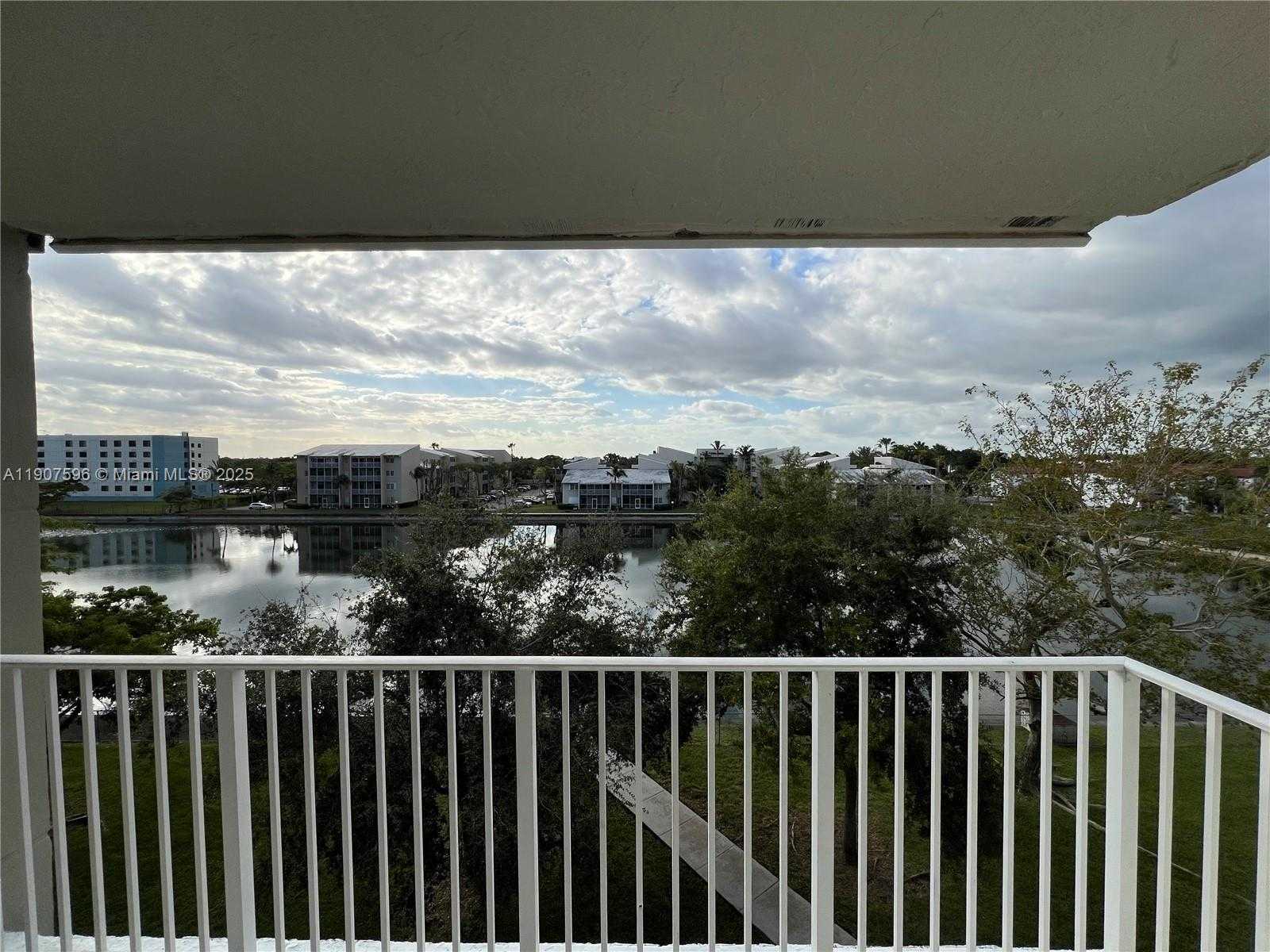 Small Image of 8260 SOUTH WEST 210TH ST #302, Cutler Bay Number 7