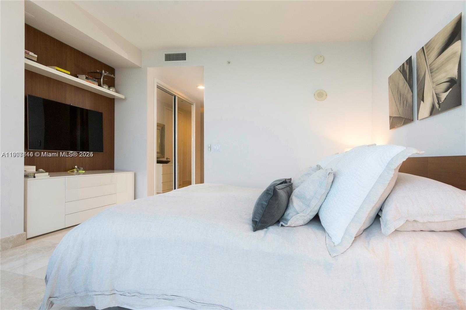 Small Image of 18201 COLLINS AVE #4208, Sunny Isles Beach Number 21