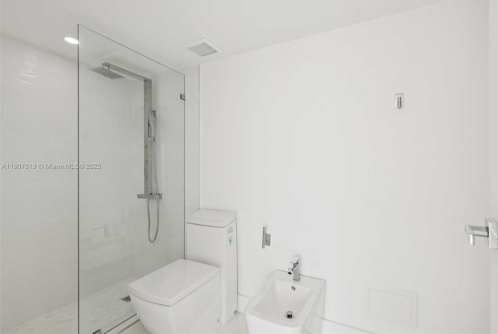 Small Image of 7601 EAST TREASURE DR #2305, North Bay Village Number 17