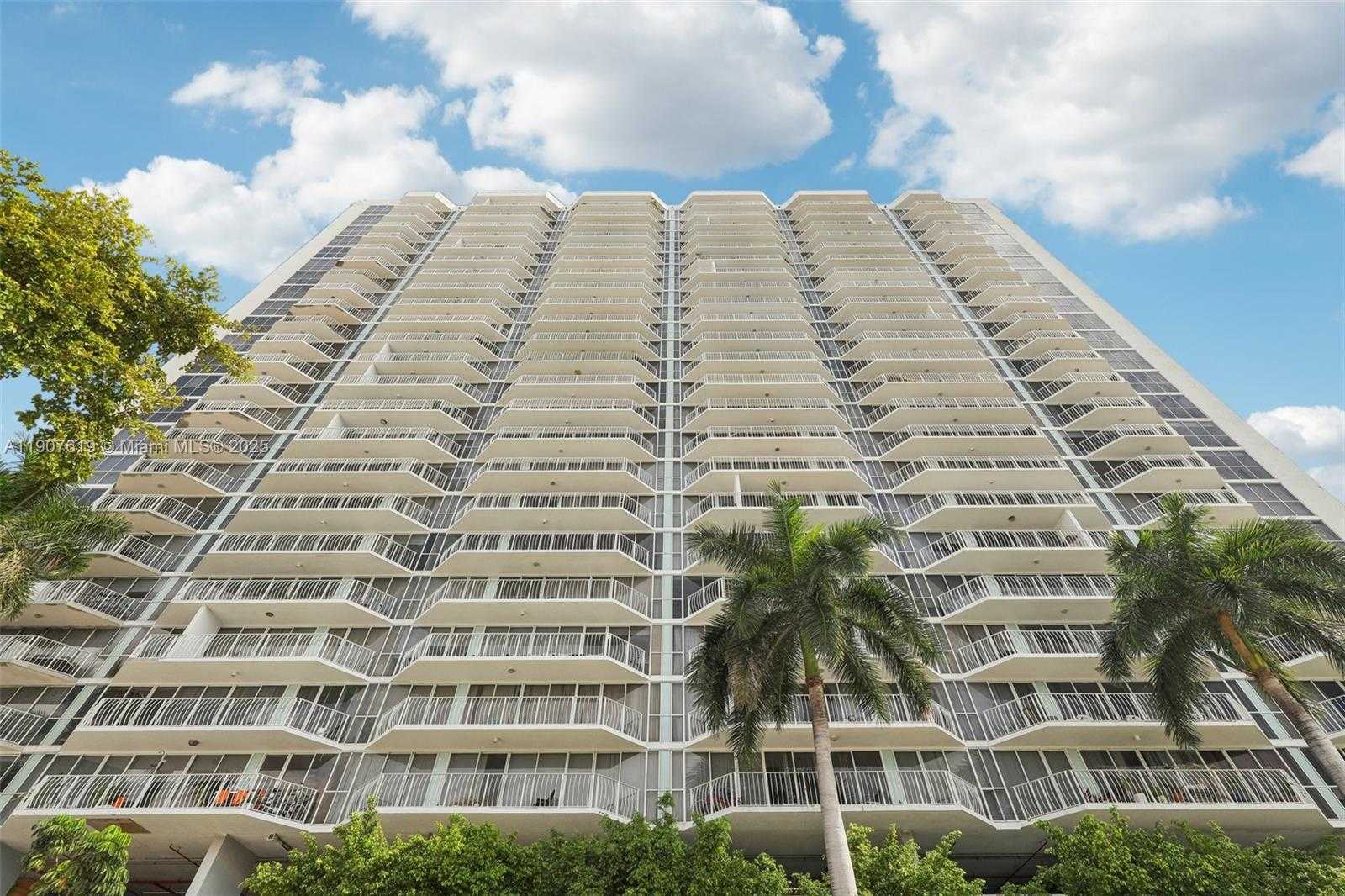 Small Image of 7601 EAST TREASURE DR #2305, North Bay Village Number 32