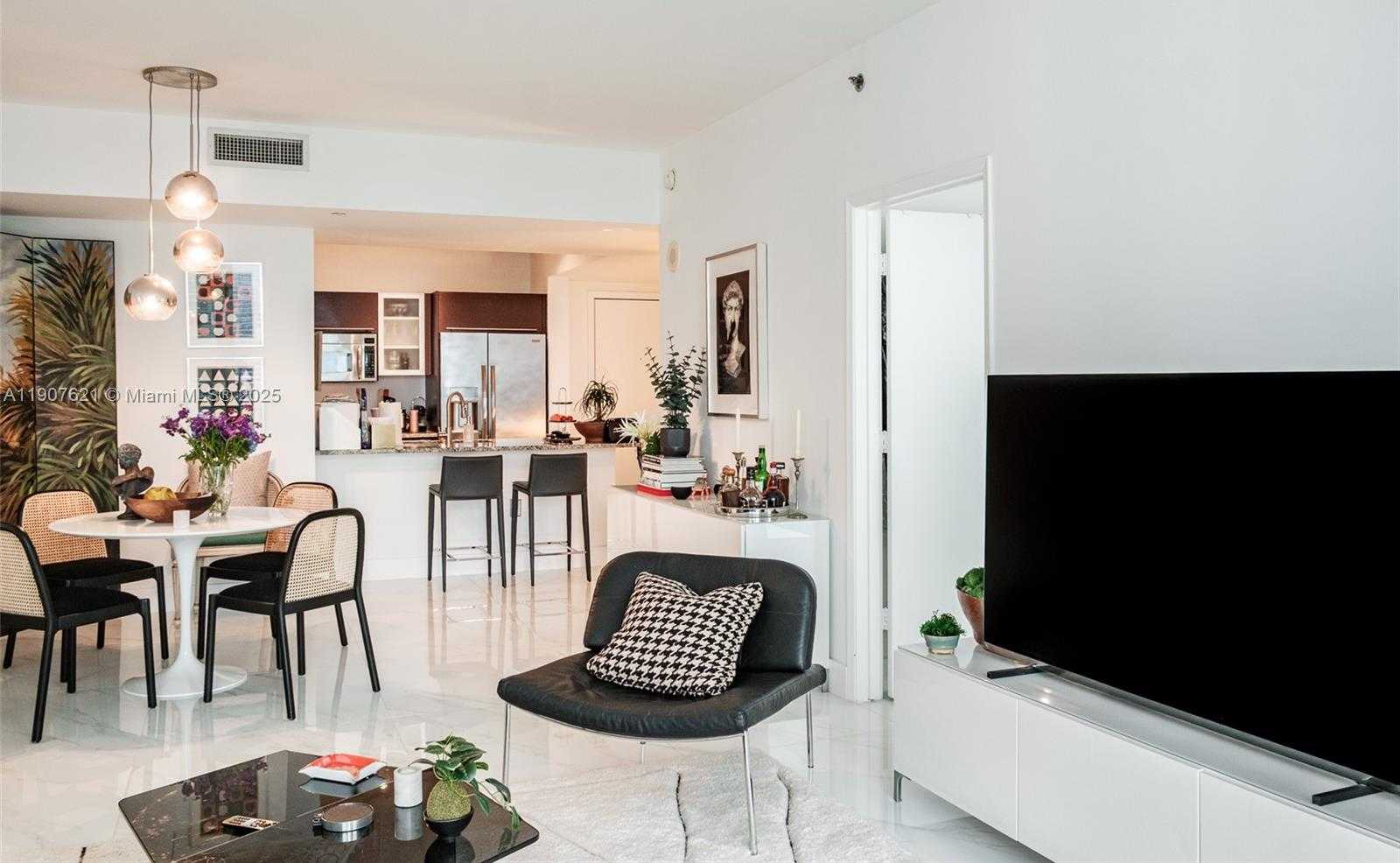 Small Image of 950 BRICKELL BAY DR #3905, Miami Number 12