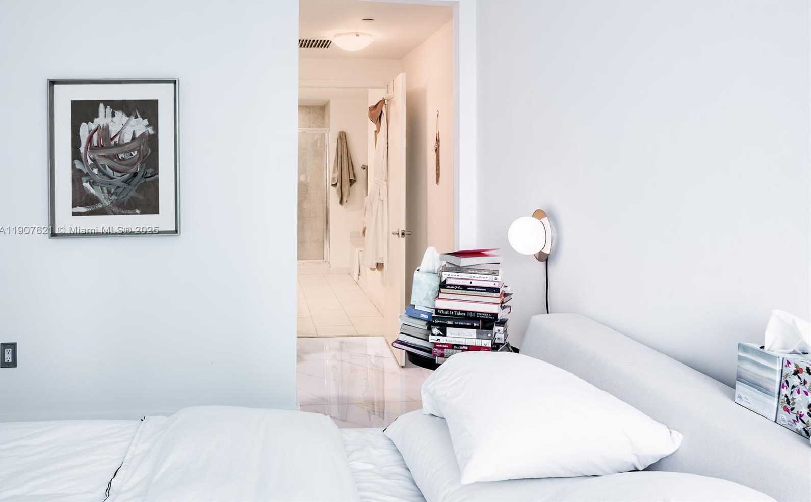 Small Image of 950 BRICKELL BAY DR #3905, Miami Number 14