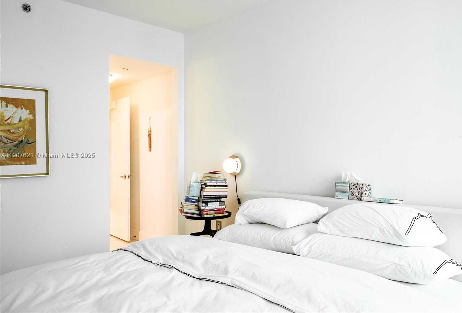 Small Image of 950 BRICKELL BAY DR #3905, Miami Number 18
