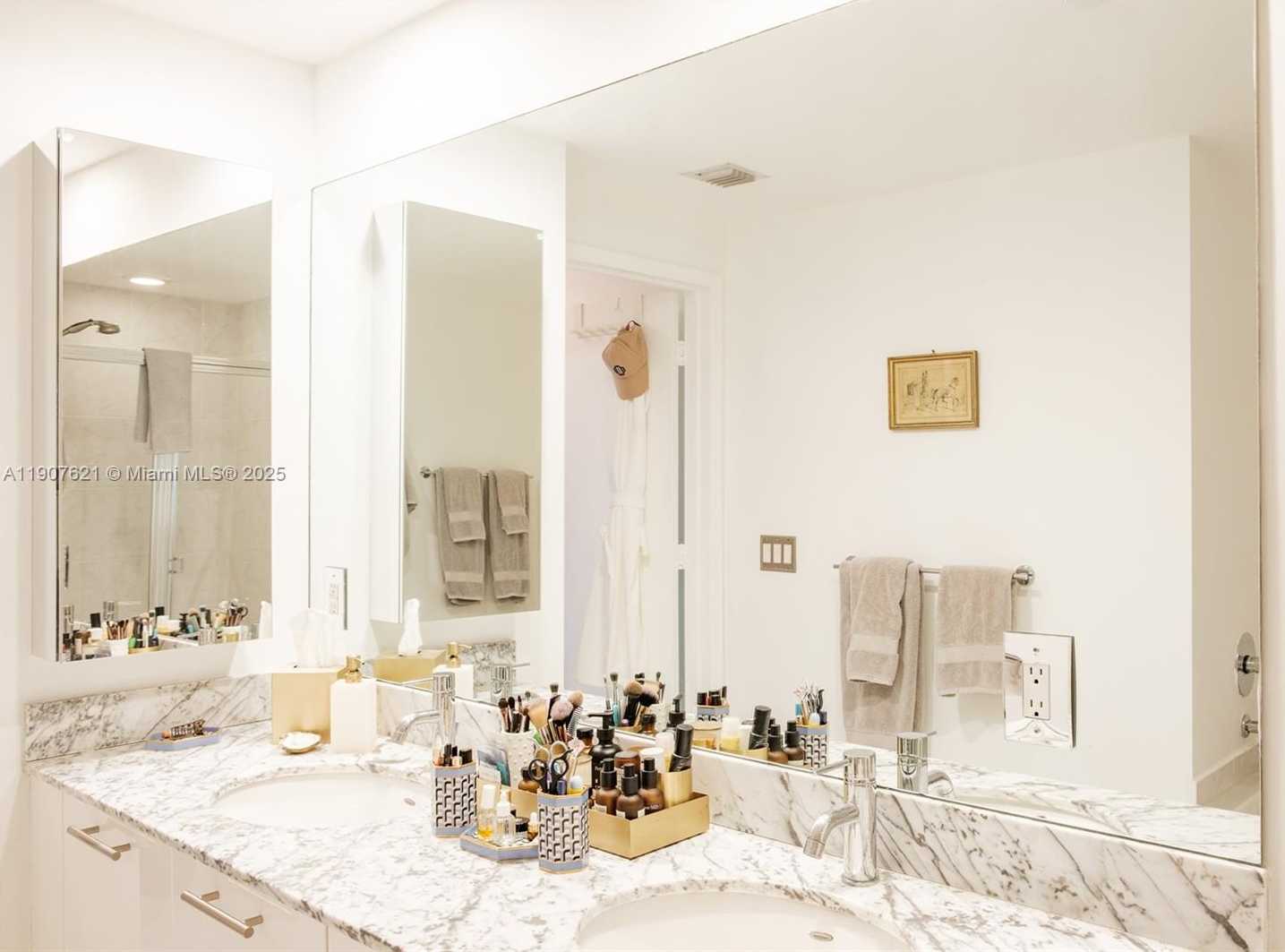 Small Image of 950 BRICKELL BAY DR #3905, Miami Number 19