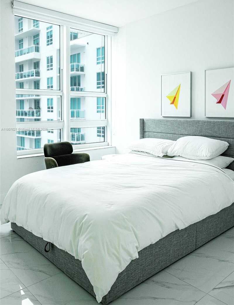 Small Image of 950 BRICKELL BAY DR #3905, Miami Number 21