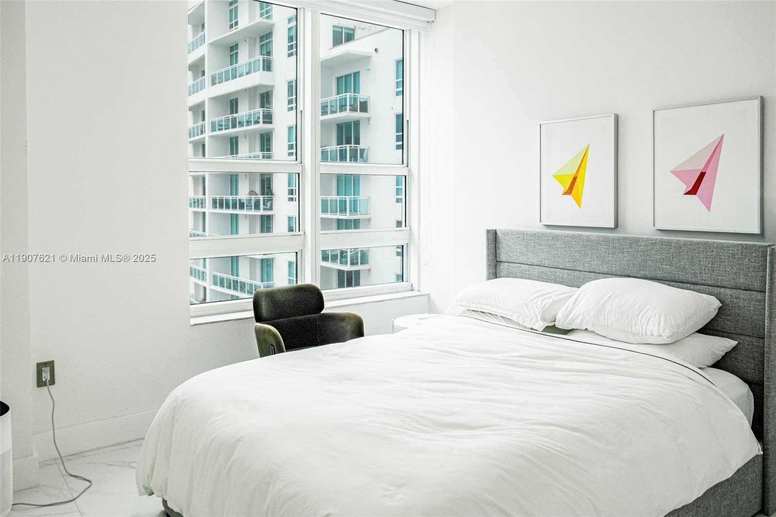 Small Image of 950 BRICKELL BAY DR #3905, Miami Number 22
