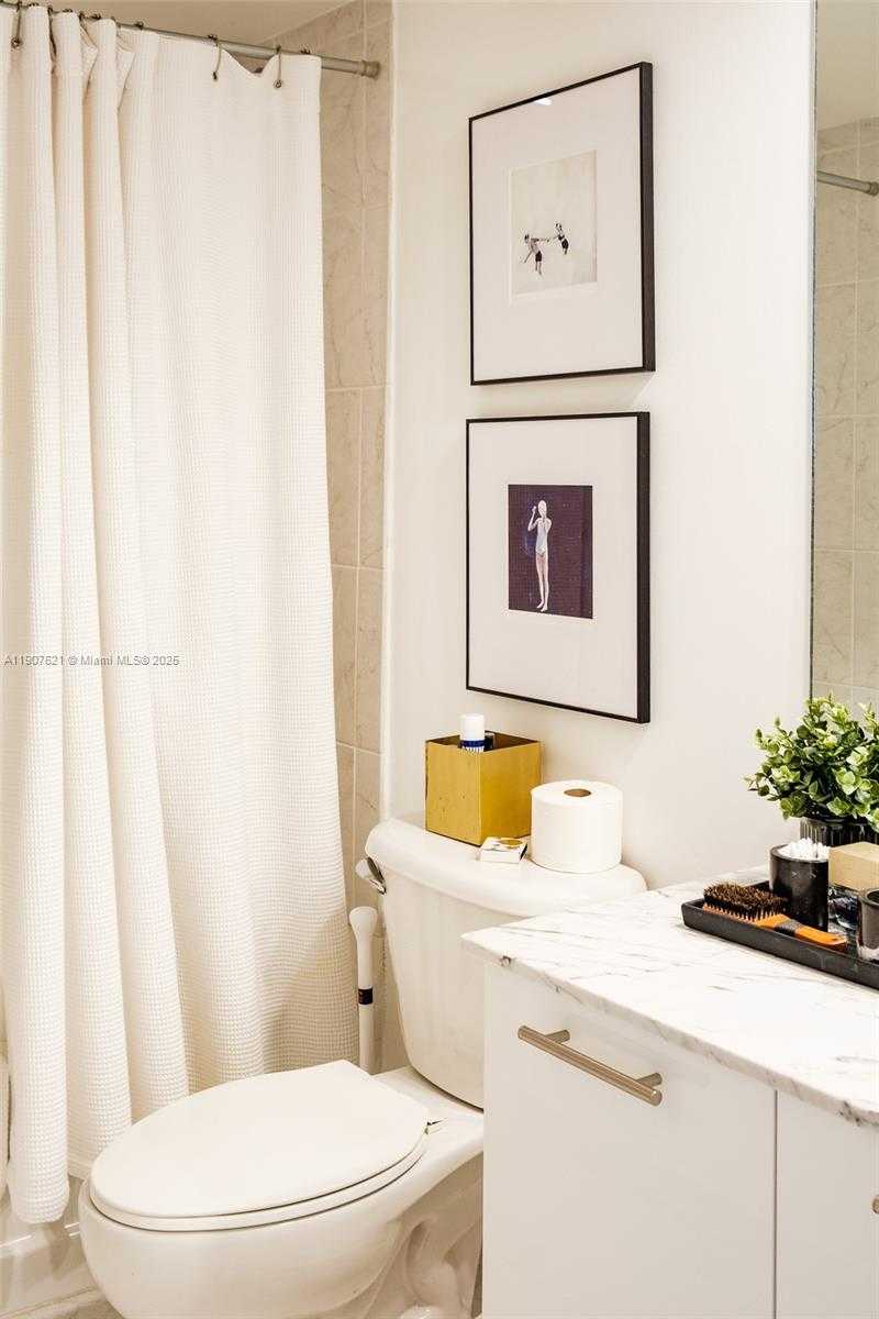 Small Image of 950 BRICKELL BAY DR #3905, Miami Number 26