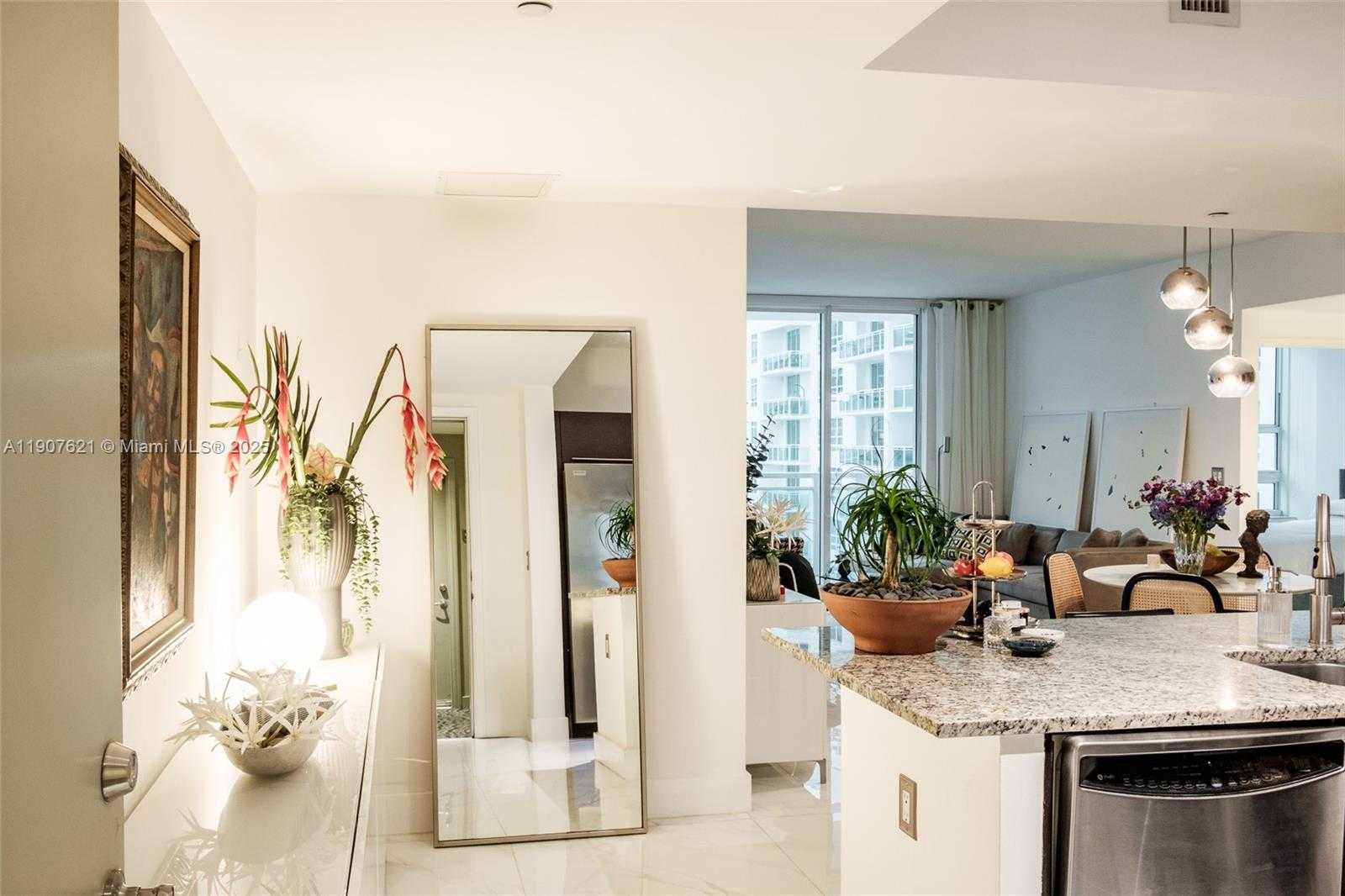 Small Image of 950 BRICKELL BAY DR #3905, Miami Number 28