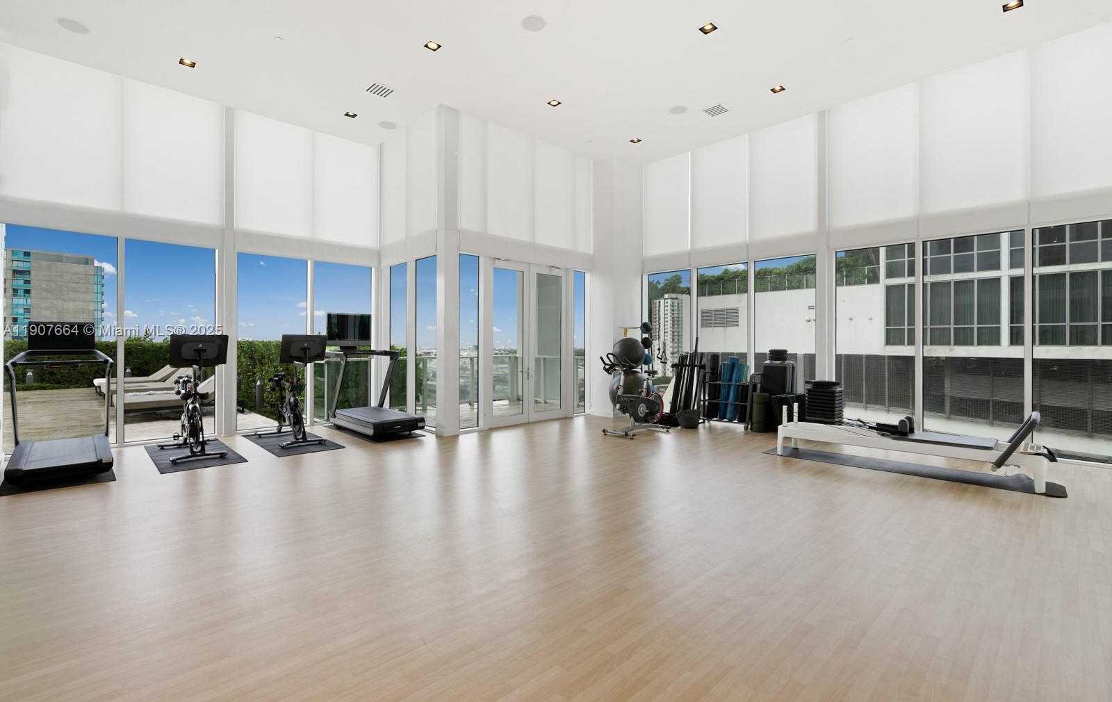 Small Image of 1040 BISCAYNE BLVD #2908, Miami Number 11