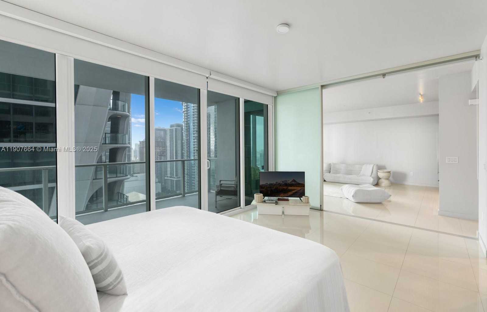 Small Image of 1040 BISCAYNE BLVD #2908, Miami Number 4