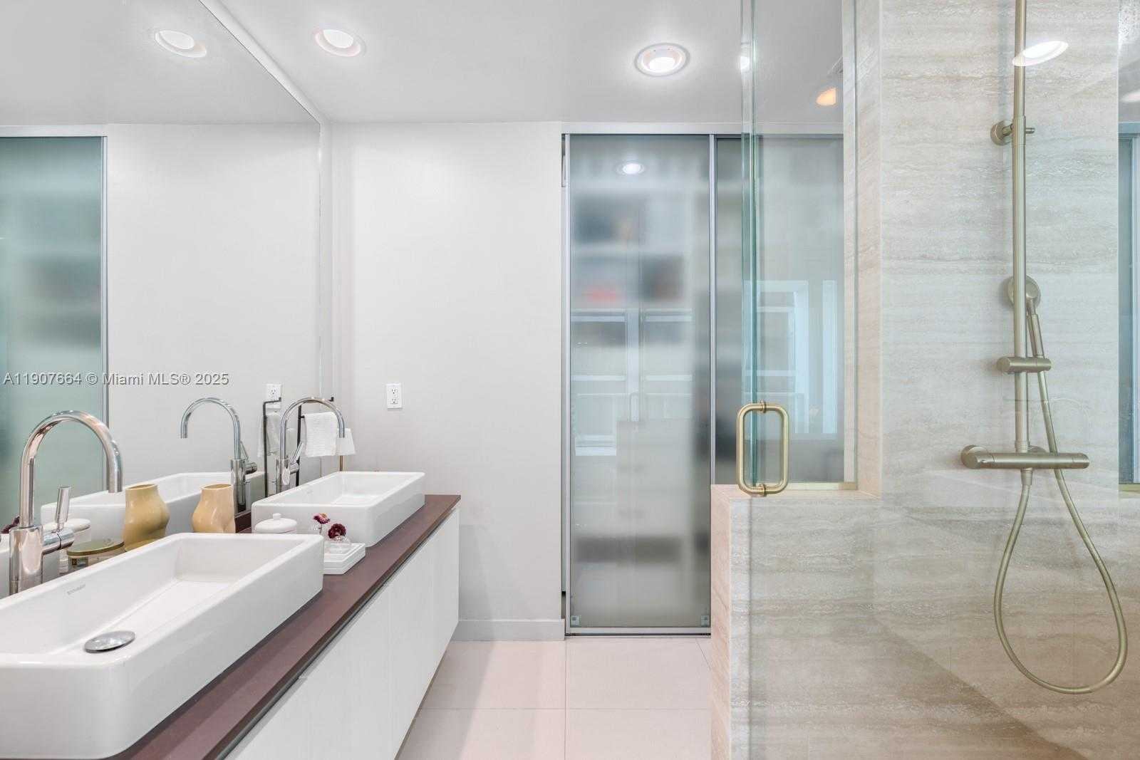 Small Image of 1040 BISCAYNE BLVD #2908, Miami Number 7