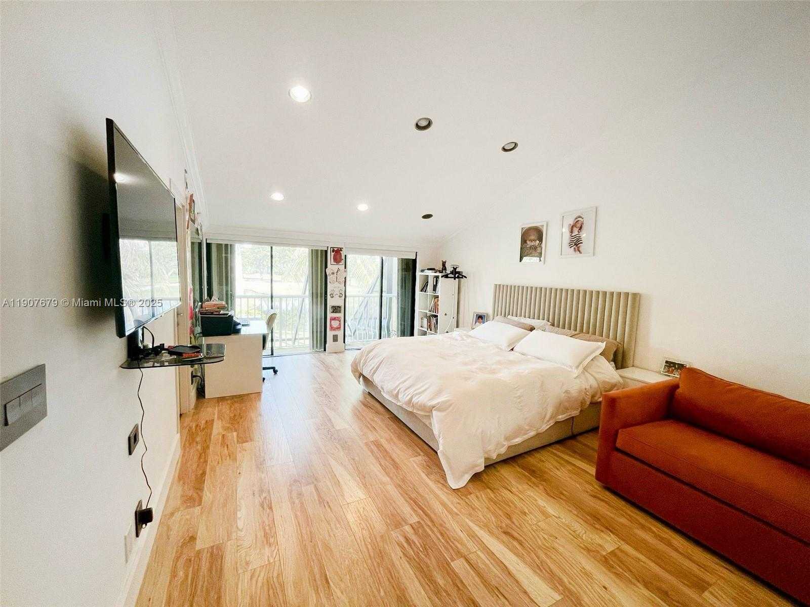 Small Image of 20444 NORTH EAST 34TH CT #12, Aventura Number 12