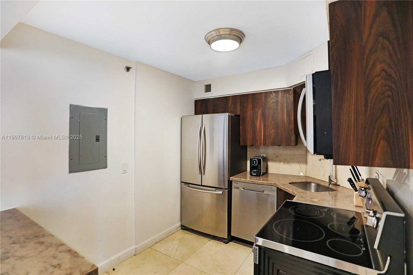 Small Image of 5225 COLLINS AVE #1216, Miami Beach Number 13