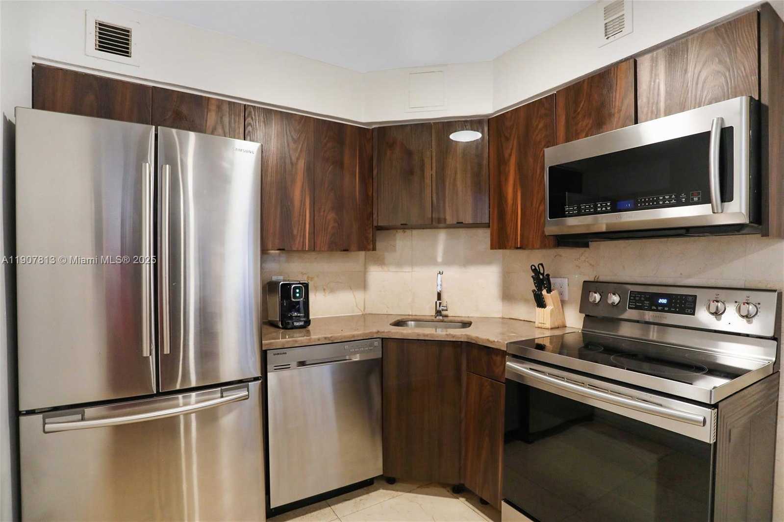 Small Image of 5225 COLLINS AVE #1216, Miami Beach Number 14