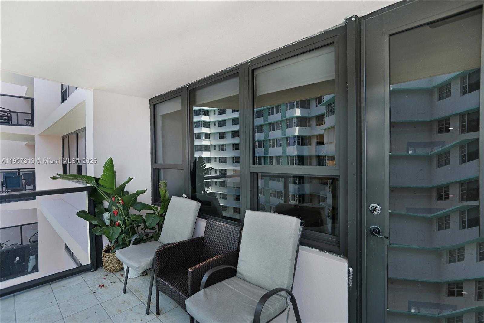 Small Image of 5225 COLLINS AVE #1216, Miami Beach Number 36