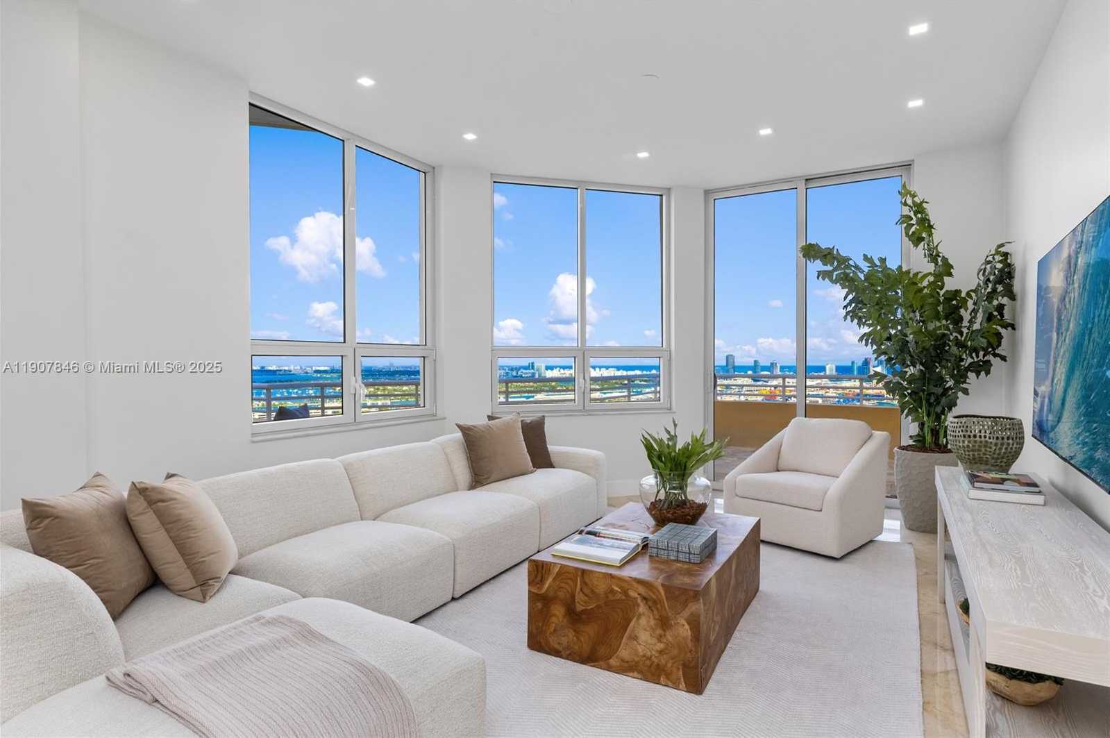 Small Image of 808 BRICKELL KEY DR #3901, Miami Number 1